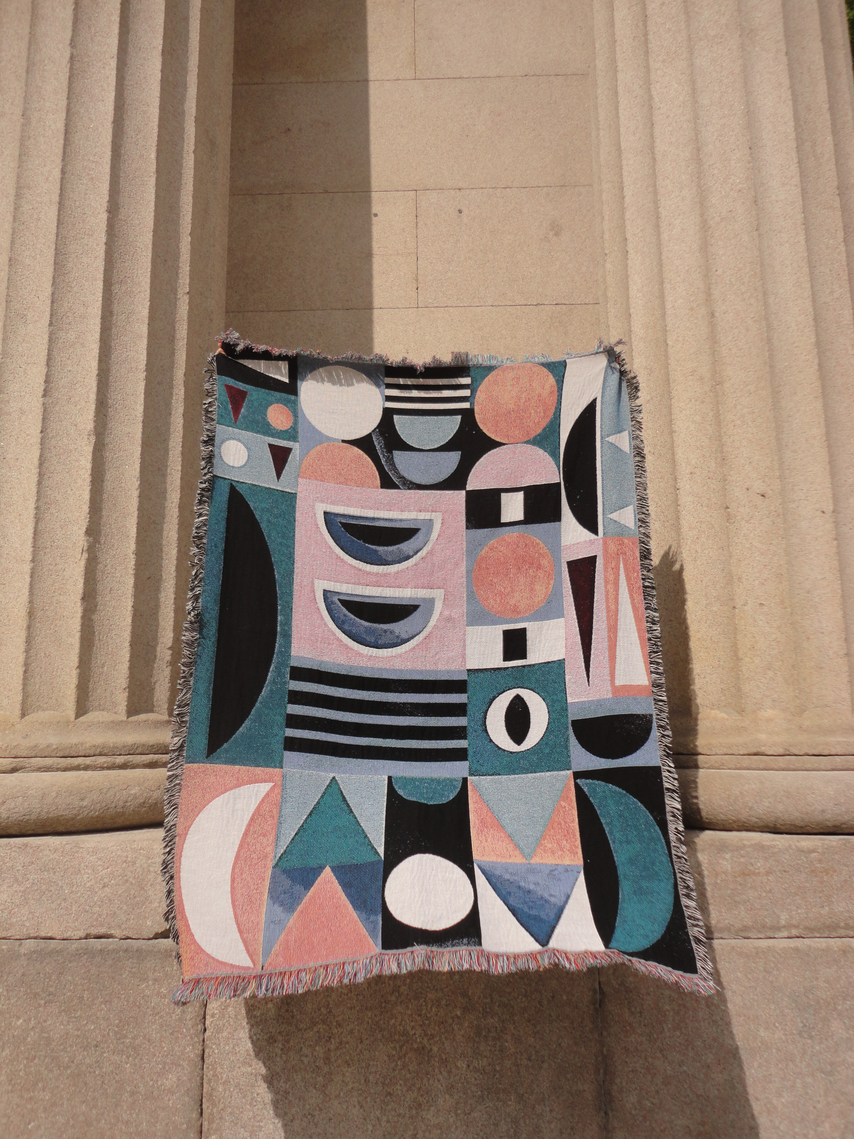 Geometrisation Throw - Beirut Re–Store
